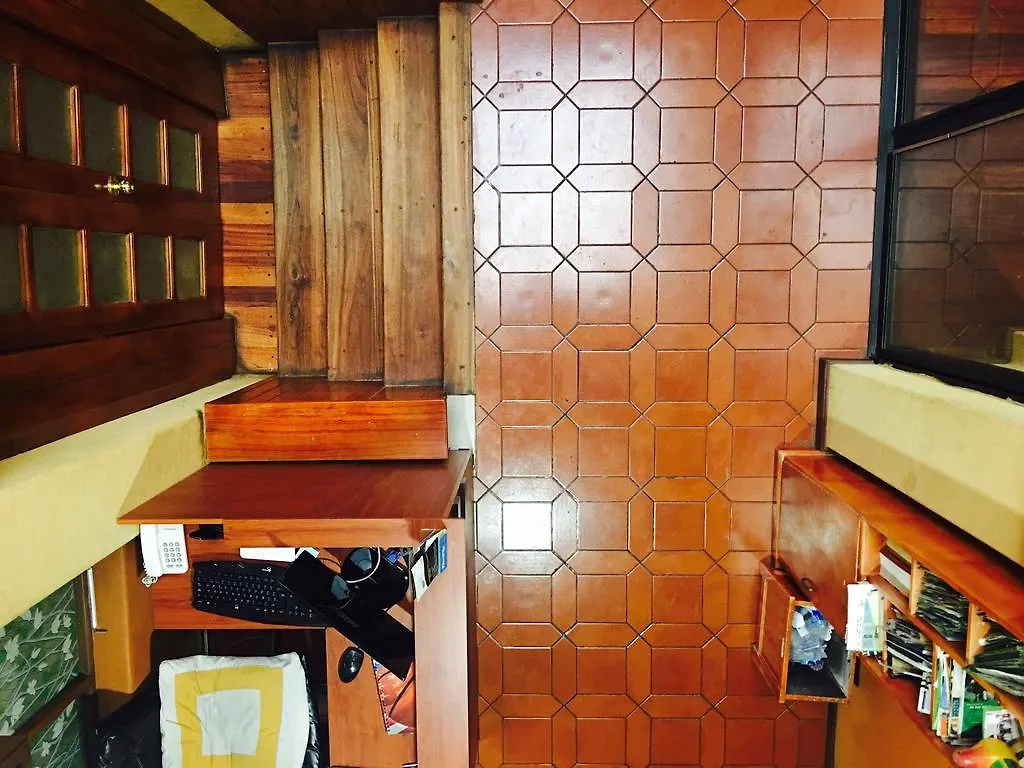 ** بيت ضيافة Hostal Pachamama Lodge كوينكا الإكوادور
